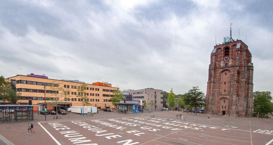 Oldehove plein met het stadskantoor